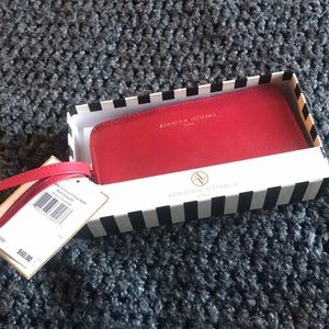 Adrienne Vittadini Charging Wallet
